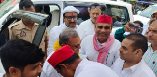 पूरे देश चार लोगो के बीच फंसा हुआ है -सनातन पाण्डेय