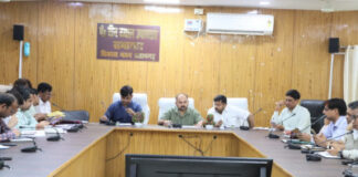 डीएम ने जनपद में मुख्यमंत्री के प्रस्तावित भ्रमण कार्यक्रम के दृष्टिगत अधिकारियों के साथ की बैठक