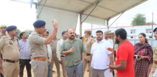 डीएम एवं एसपी ने मुख्यमंत्री के प्रस्तावित आगमन को लेकर हेलीपैड व कार्यक्रम स्थल का किया निरीक्षण