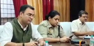 शिकायतों के निस्तारण में शिकायतकर्ता की संतुष्टि आवश्यक: डीएम