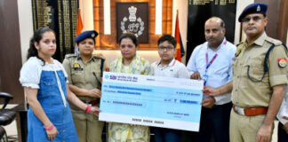 दिवंगत आरक्षी के परिजनों को एसबीआई ने सौंपा ₹1 करोड़ का बीमा चेक,एसपी डॉ. ख्याति गर्ग ने जताई संवेदना