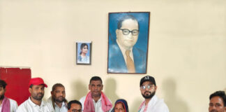 पिता को खो चुके दो मासूमों को पूर्व विधायक आर.एस. कुशवाहा,शिक्षा के लिए दी दस हजार की सहायता