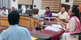 सीडीओ की अध्यक्षता में विकास कार्यों की समीक्षा बैठक सम्पन्न