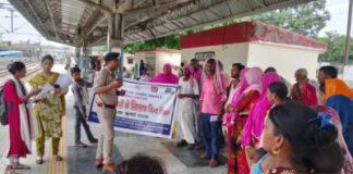 बाल दुव्यापारियों से सावधान रहने के लिए किया जागरूक