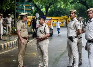 दिल्ली में छुट्टी के लिए तरसेंगे पुलिसकर्मी, नए आदेश में ऐसा क्या है?