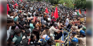 पेपर लीक के विरोध में उतरे पटना के छात्रों पर लाठीचार्ज कर छोड़े आंसू गैस के गोले