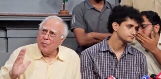 वकीलों से जुड़ेंगे प्रदर्शनकारी, CJP की वेबसाइट के लिए सिब्बल ने दिए एक करोड़