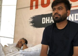 ‘बेटे की फिक्र है लेकिन पीछे नहीं हटने देंगे’, बोले अभिजीत दिपके के पिता