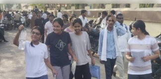 नीट यूजी परीक्षा को जी की तरह कई चरणों में कराने की सिफारिश