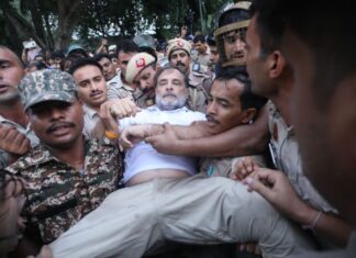 हिरासत में लिए गए राहुल गांधी, प्रियंका गांधी, अखिलेश यादव को भी ले गई पुलिस