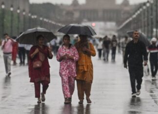 दिल्ली-NCR में बारिश कब होगी? कई राज्यों में बाढ़ के हालात