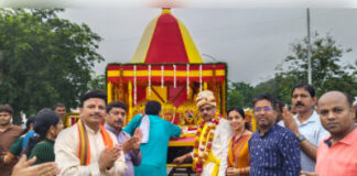 ’गाजे बाजे के साथ निकली भगवान जगन्नाथ की बहुदा यात्राएसैकड़ो श्रद्धालुओं ने खींचा रथ’
