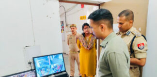 डीएम , जेसीपी ने कई परीक्षा केन्द्रों का किया निरीक्षण