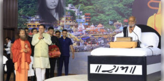 मोरारी बापू की कथा में पहुंचे सीएम धामी, स्वामी चिदानन्द ने दिया आध्यात्मिक संदेश