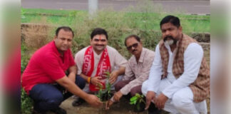 समाचार पत्र वितरकों ने मनाया रक्षामंत्री का जन्मदिवस