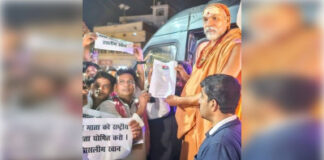 गौमाता को राष्ट्रीय पशु घोषित करने की मांग, स्वामी अविमुक्तेश्वरानंद को राष्ट्रपति के नाम सौंपा गया ज्ञापन