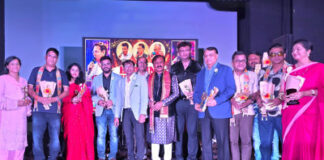 चिकित्सों ने सजाई संगीत की शाम