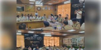डीएम ने विकास कार्यों की समीक्षा में दिखाई सख्ती, खराब प्रदर्शन पर नोटिस के निर्देश