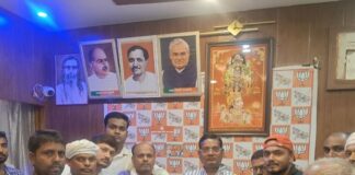 सिंदुरिया पंचमुखी चौराहा को नगर पंचायत बनाने की मांग:क्षेत्र के विकास हेतु विधायक को ज्ञापन
