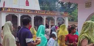 सावन के तीसरे सोमवार को कांक्षेश्वर नाथ मंदिर में भीड़:महराजगंज के धानी बाजार स्थित शिव मंदिर में दर्शन-पूजन के लिए पहुंचे श्रद्धालु