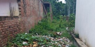 रामपुर देवमन में सड़क बंद:ग्रामीणों को आवागमन में भारी परेशानी, प्रशासन से शिकायत