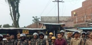 श्रावस्ती में बारावफात को लेकर कड़ा सुरक्षा पहरा:पुलिस ने सड़कों पर उतरकर फ्लैग मार्च किया, जुलूस मार्गों का जायजा लिया