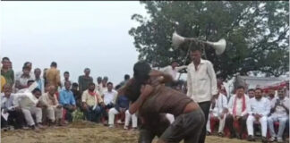 नागपंचमी पर दंगल में पहलवानों ने आजमांए दांव, ग्रामीणों ने लिया आनंद