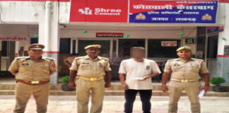 हाथ मिलाकर-गले मिलते ही जेब से पार कर देता था रुपये