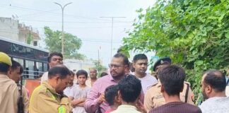 टावर पर चढ़कर आत्महत्या की धमकी, युवक पर केस:सोनौली में सरकारी कार्य में बाधा डालने का आरोप