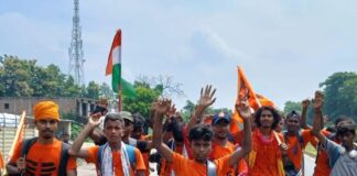 बस्ती से स्केटिंग करते अयोध्या रवाना हुए कांवड़िए:अयोध्या से जल लेकर करेंगे लोठेश्वरनाथ का जलाभिषेक
