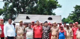 महाराजगंज में एसएसबी ने गंडक नदी में किया मॉकड्रिल:बाढ़ बचाव और सीपीआर के तरीके सिखाए गए