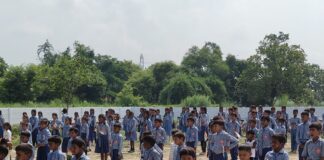 बस्ती के कप्तानगंज व दुबौलिया में स्वतंत्रता दिवस समारोह:स्कूलों में विद्यार्थियों ने राष्ट्रीय ध्वज को सलामी दी, राष्ट्रगान व वंदे मातरम् प्रस्तुत किया