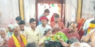 पकड़ी नौनिया में सावन के पहले सोमवार पर:शिवभक्ति का उमड़ा सैलाब, श्रद्धालुओं ने किया जलाभिषेक