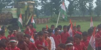 ककांधु के स्कूल में धूमधाम से मनाया स्वतंत्रता दिवस:ध्वजारोहण के बाद गूंजा राष्ट्रगान, बच्चों में बांटी मिठाई