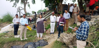 तटबंध की सुरक्षा को सर्वाेच्च प्राथमिकता देते हुए की जाय निगरानी – डीएम