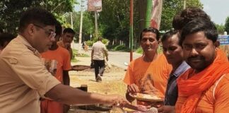 भानपुर में कांवरियों ने किया जलाभिषेक, भंडारे का आयोजन:समयमाता व लोढवा शिवमंदिर पर उमड़ी भीड़; जनप्रतिनिधि व पुलिसकर्मी भी हुए शामिल