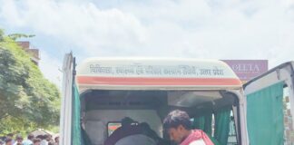 निचलौल में दो बाइकों की जोरदार भिड़ंत, कई घायल:एंबुलेंस पहुंचने में देरी पर लोगों में आक्रोश, जिला अस्पताल पहुंचाया गया