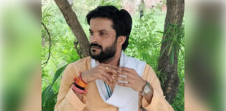 साधु-संतों के वेश में प्रदर्शन पर भाजपा नेता ने भेजा विधिक नोटिस