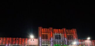 महराजगंज सीएमओ कार्यालय तिरंगे की रोशनी से जगमगाया:स्वतंत्रता दिवस की पूर्व संध्या पर परिसर देशभक्ति के रंग में डूबा