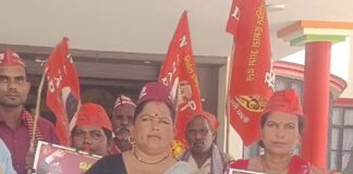 निषाद पार्टी ने फूलन देवी हत्याकांड की CBI जांच मांगी:जिलाधिकारी के माध्यम से यूपी सीएम को सौंपा ज्ञापन