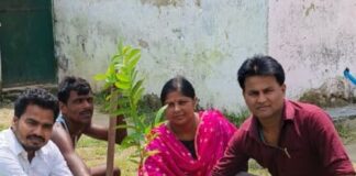 युवा पहल परियोजना में पेड़ लगाए:कोटकम्हरिया में ग्रामीणों ने लिया स्वच्छता का संकल्प