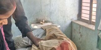 पिकअप की चपेट में आने से वृद्ध घायल:देईसांड़-बानपुर मार्ग पर हादसा, कैली रेफर