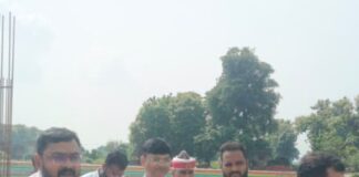 महराजगंज में निर्माणाधीन उत्सव भवन का सीडीओ ने किया निरीक्षण:1.41 करोड़ की लागत, गुणवत्ता जांचने को ईंटों के सैंपल भेजे