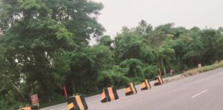 बस्ती में कांवड़ यात्रा के चलते हाईवे के कट बंद:स्कूली बसों व ग्रामीणों की बढ़ी परेशानी