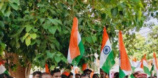 श्रावस्ती के हरदत्त नगर में तिरंगा यात्रा:भाजपा ने निकाली, राष्ट्रभक्ति के नारों से गूंजा माहौल