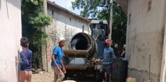 महाराजगंज के नरायनपुर में सड़क निर्माण तेज:ग्रामीणों को आवागमन में मिलेगी सुविधा, विकास को गति