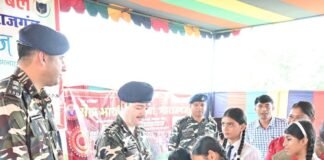 महराजगंज में SSB जवानों ने मनाया रक्षाबंधन:स्कूली छात्राओं और बहनों ने बांधी राखी, सुरक्षा का संकल्प