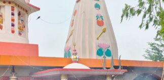 बऊरहवा बाबा शिव मंदिर में श्रद्धालुओं ने किया जलाभिषेक:सावन के पहले सोमवार को उमड़ा आस्था का सैलाब