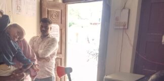 महराजगंज ब्लॉक में नया आधार केंद्र खुला:6 माह से 18 वर्ष के बच्चों के कार्ड बन रहे