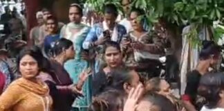 श्रावस्ती में किन्नरों के दो गुट आमने-सामने:क्षेत्र में जाने को लेकर झगड़ा, थाने में घंटों चली बातचीत